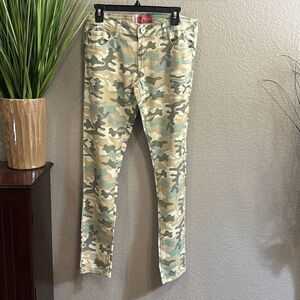 B73 almost famous juniors, camo jeans, size 11